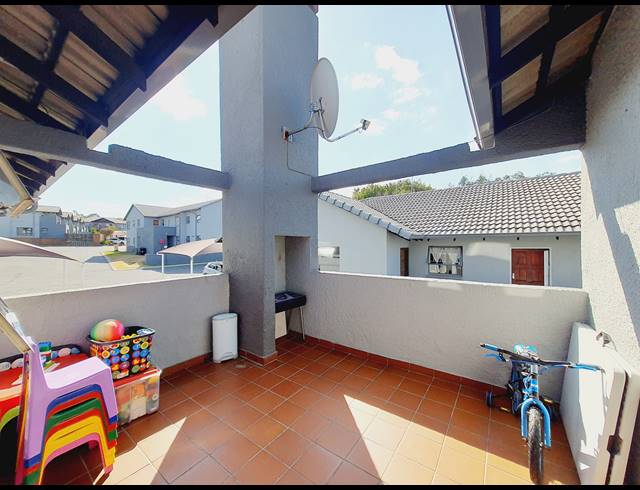 2 BEDROOM APARTMENT FOR SALE IN OAKDENE